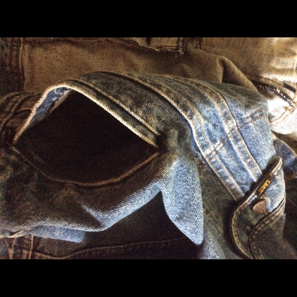 SOLD Vintage Lee Rider Jean Jacket with large inside pockets. - Picture 5 of 13